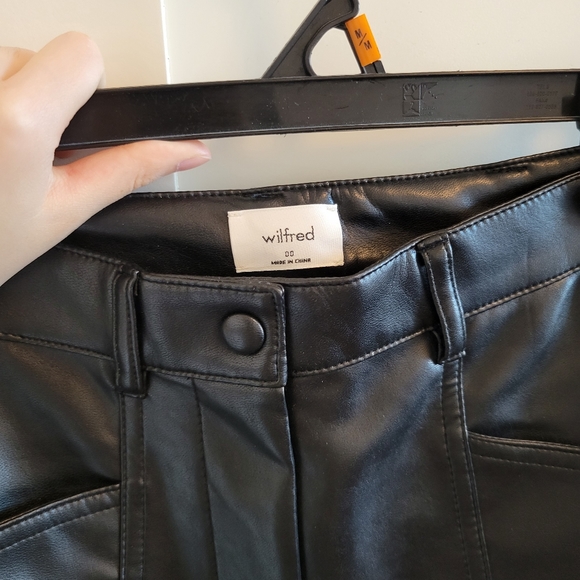 Aritzia Vegan Leather Pants - Picture 7 of 7
